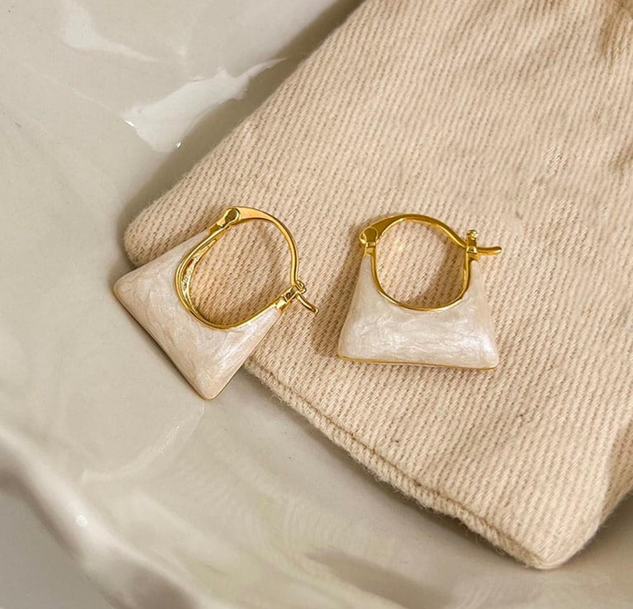 Mini Handbag Hoop Earrings – Chic Pearl Enamel Drop Design