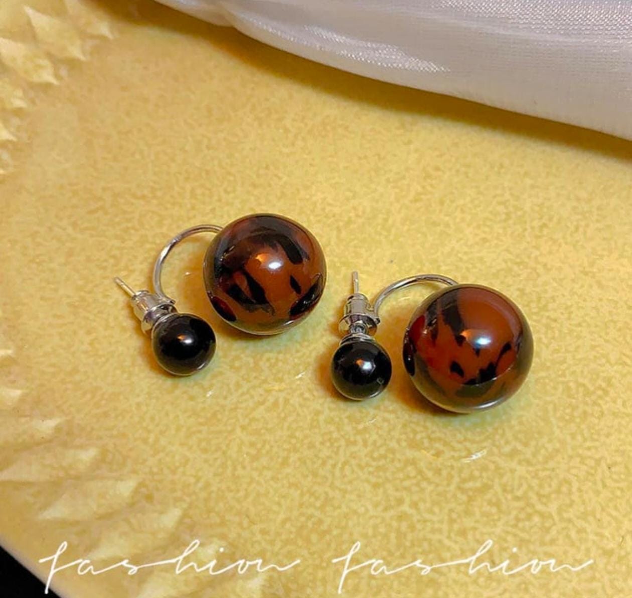 Tortoiseshell Sphere Drop Earrings – Retro Chic Double-Sided Studs
