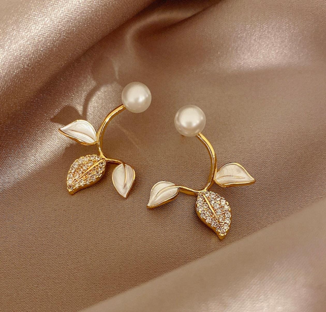 Golden Leaf Pearl Earrings – Nature-Inspired Crystal Studs