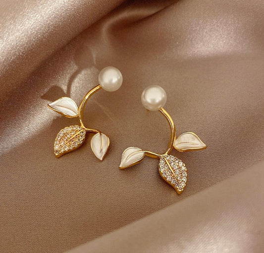 Golden Leaf Pearl Earrings – Nature-Inspired Crystal Studs
