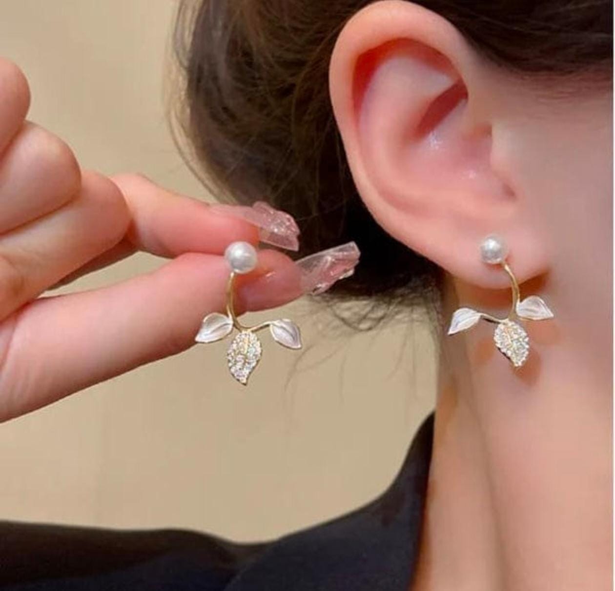 Golden Leaf Pearl Earrings – Nature-Inspired Crystal Studs