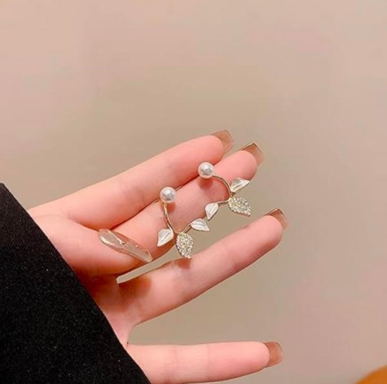 Golden Leaf Pearl Earrings – Nature-Inspired Crystal Studs
