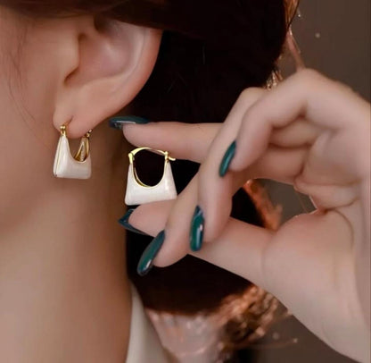 Mini Handbag Hoop Earrings – Chic Pearl Enamel Drop Design