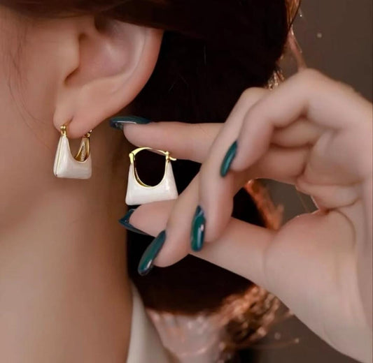 Mini Handbag Hoop Earrings – Chic Pearl Enamel Drop Design