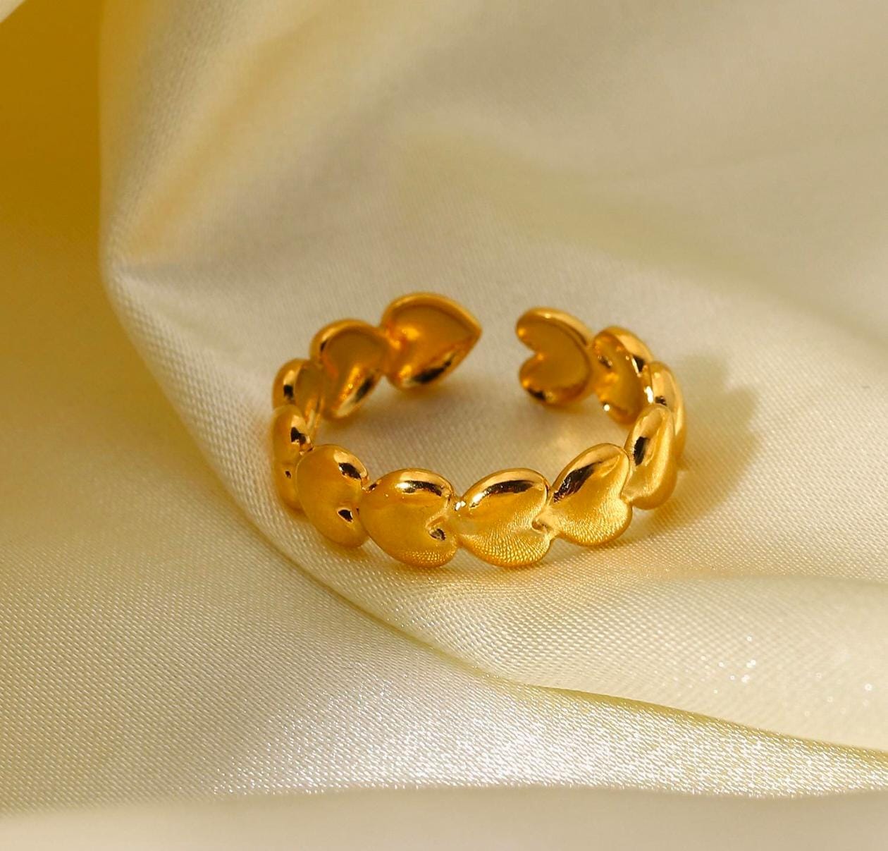 Golden Heart Band Ring – 18K Gold Plated, Anti-Tarnish, Waterproof