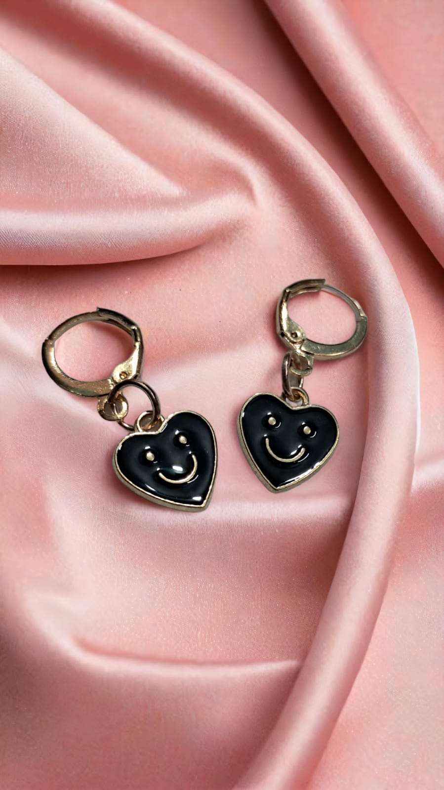 Black Smiley Heart Hoop Earrings – Playful Charm for Everyday Style