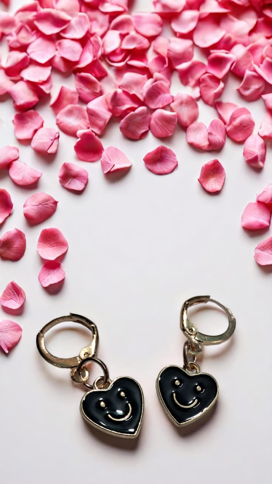 Black Smiley Heart Hoop Earrings – Playful Charm for Everyday Style