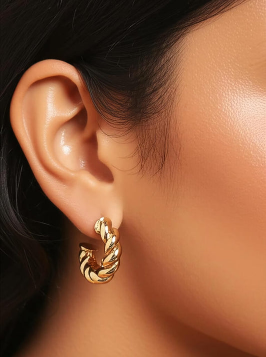 Twisted Gold Hoop Earrings with Green Enamel Edge – Bold & Chic Design