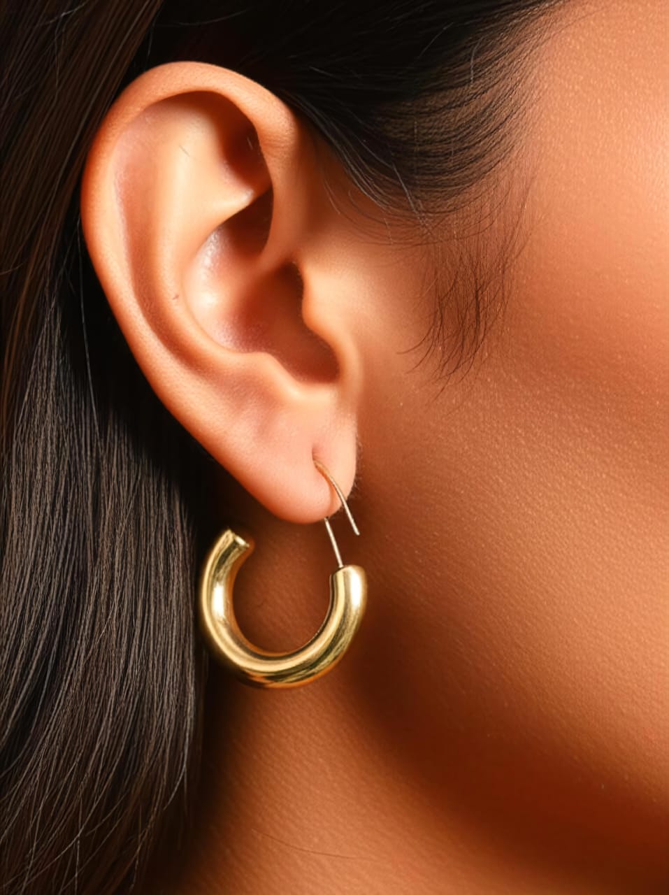 Minimal Chunky Gold Hoop Earrings – Sleek Everyday Glam