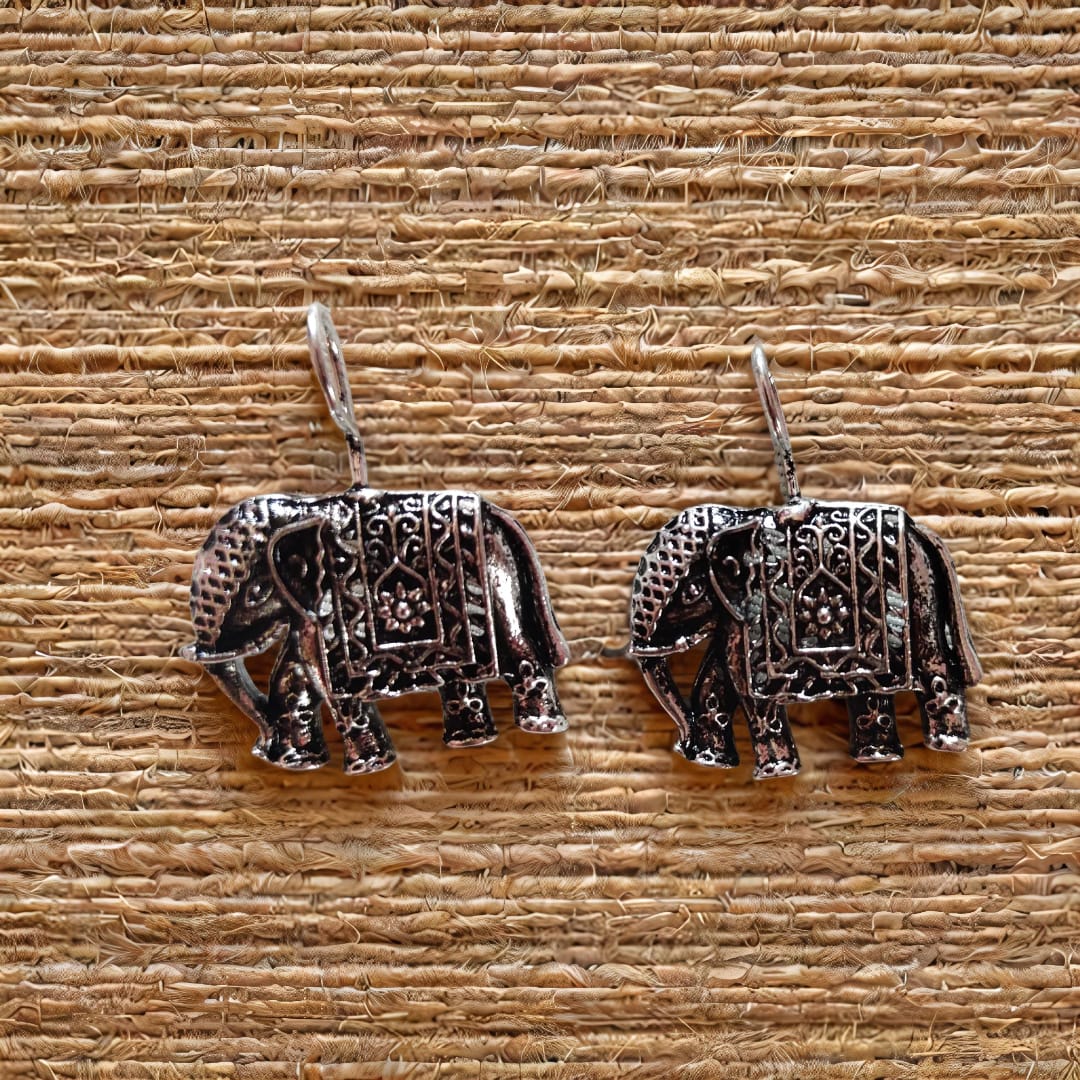 Vintage Elephant Charm Dangle Earrings – Boho Tribal Silver Toned