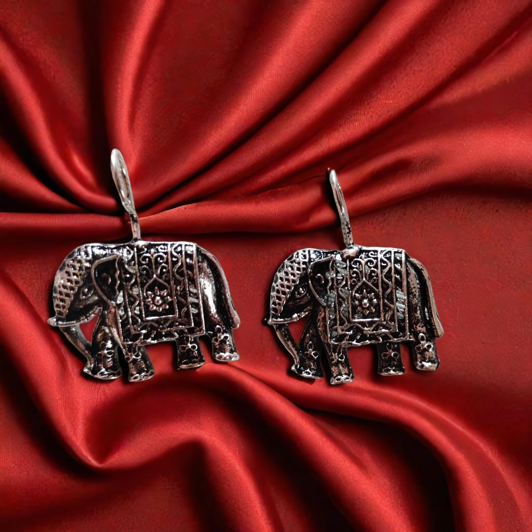 Vintage Elephant Charm Dangle Earrings – Boho Tribal Silver Toned