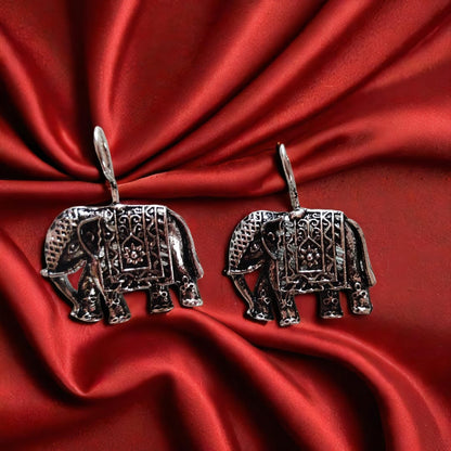 Vintage Elephant Charm Dangle Earrings – Boho Tribal Silver Toned